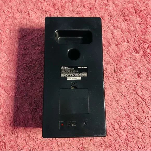 GPX portable speaker SA64B - Black & Blue - 3AA Batteries